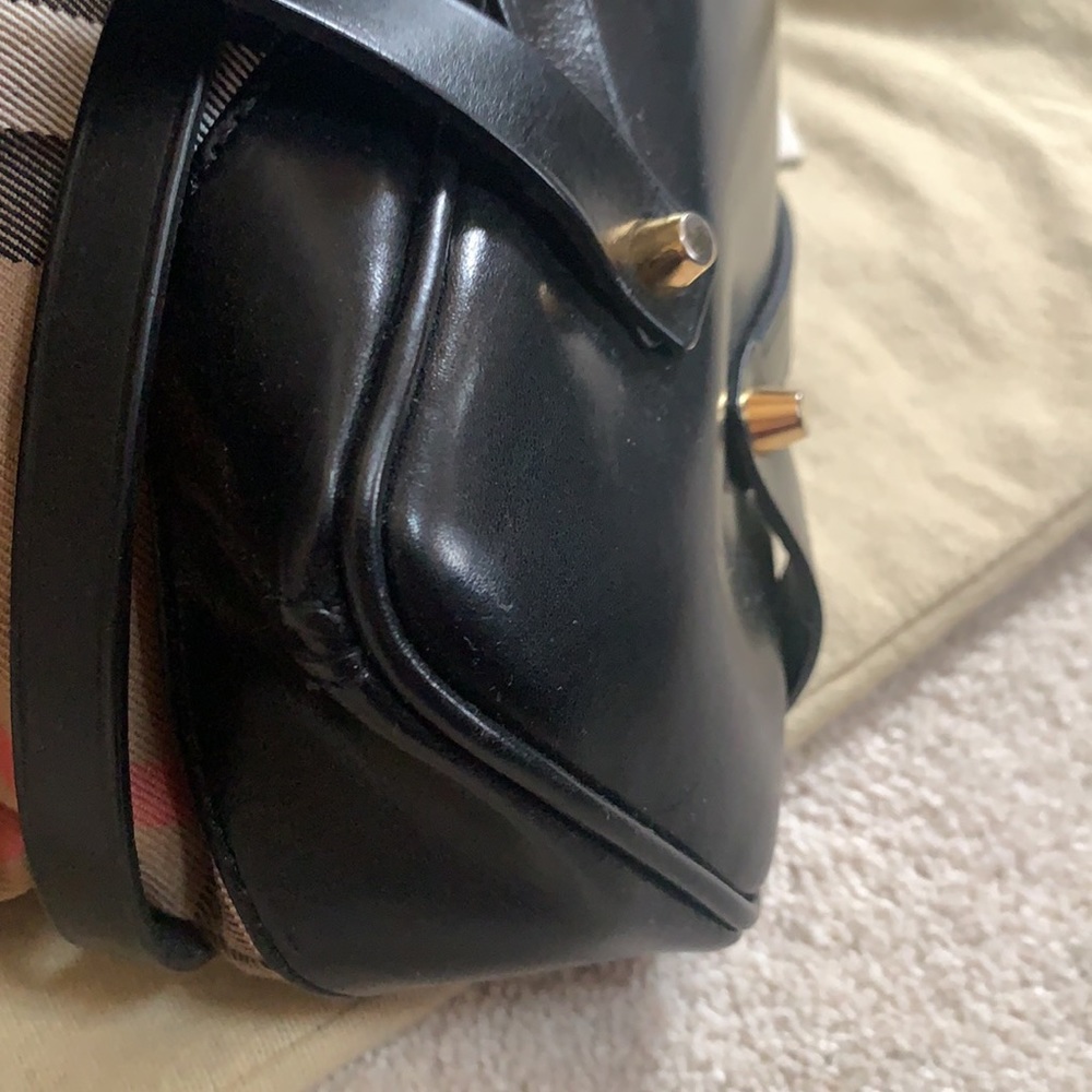 Authentic Burberry Medium To Large Size - image 5